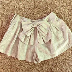VGUC Anthro bow Shorts size 6